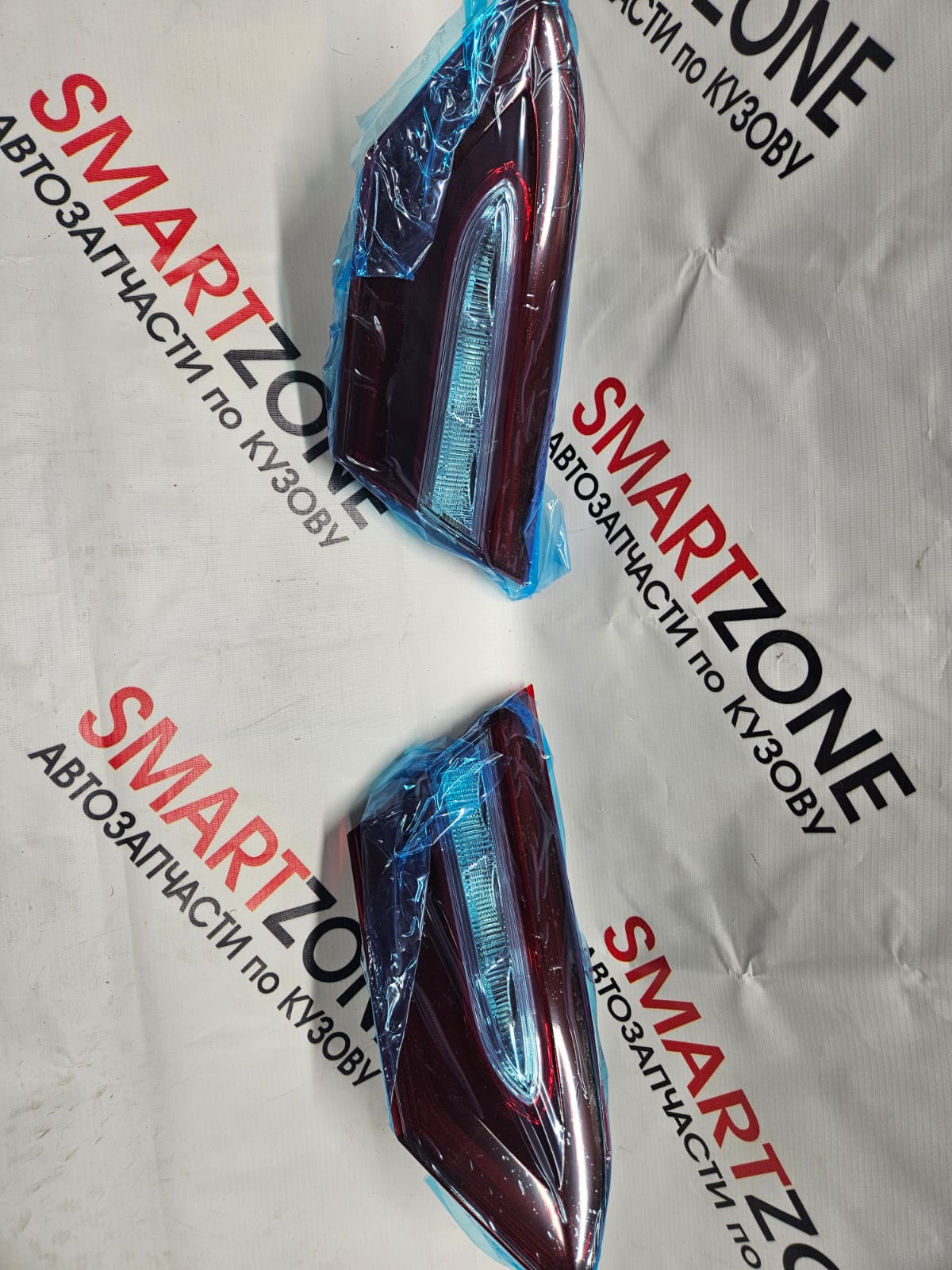 ЗАДНИЙ ФОНАРЬ В БАГАЖНИК LH CAMRY 70-75