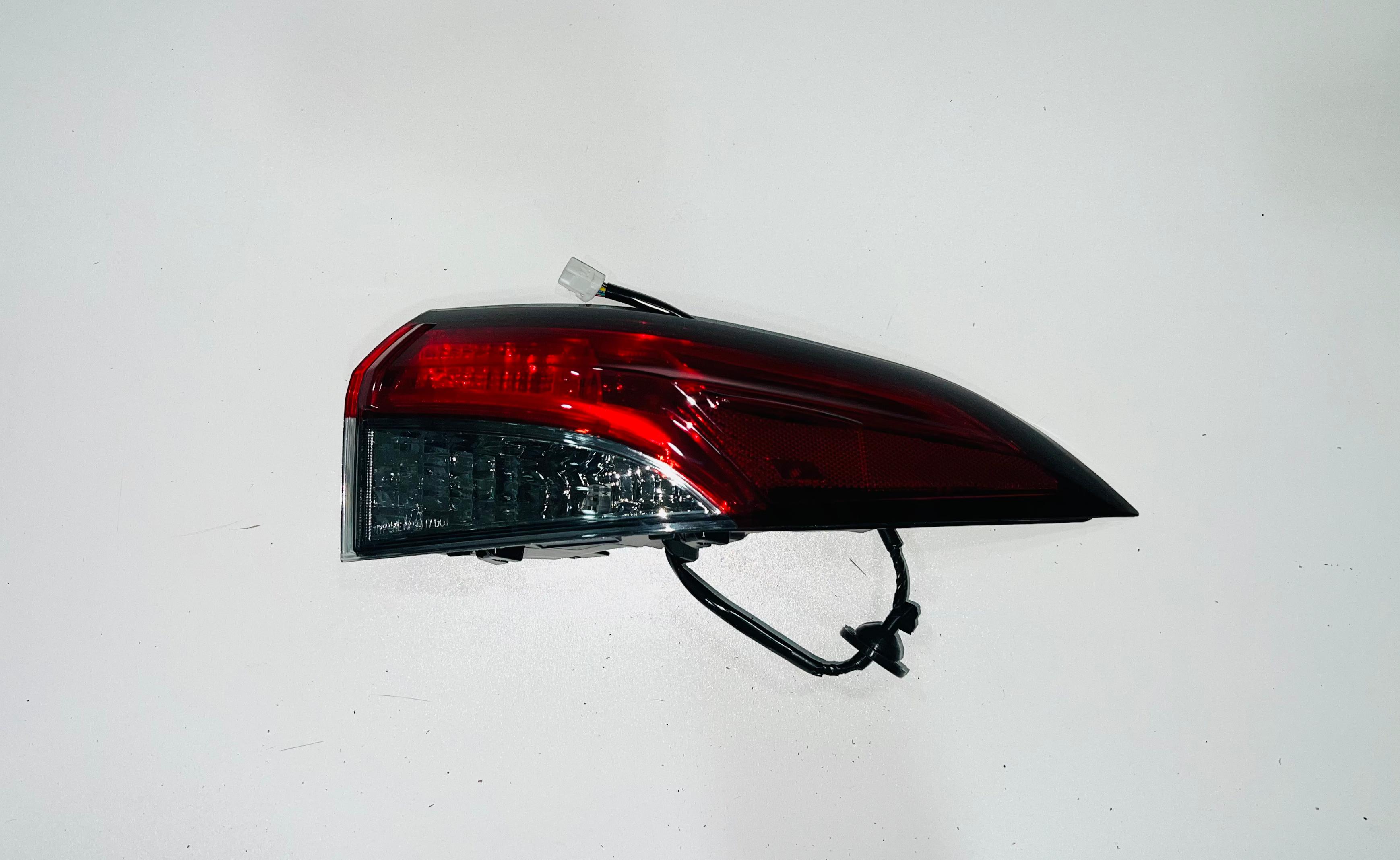 ФОНАРЬ на крыло COROLLA 20-22 LH SE