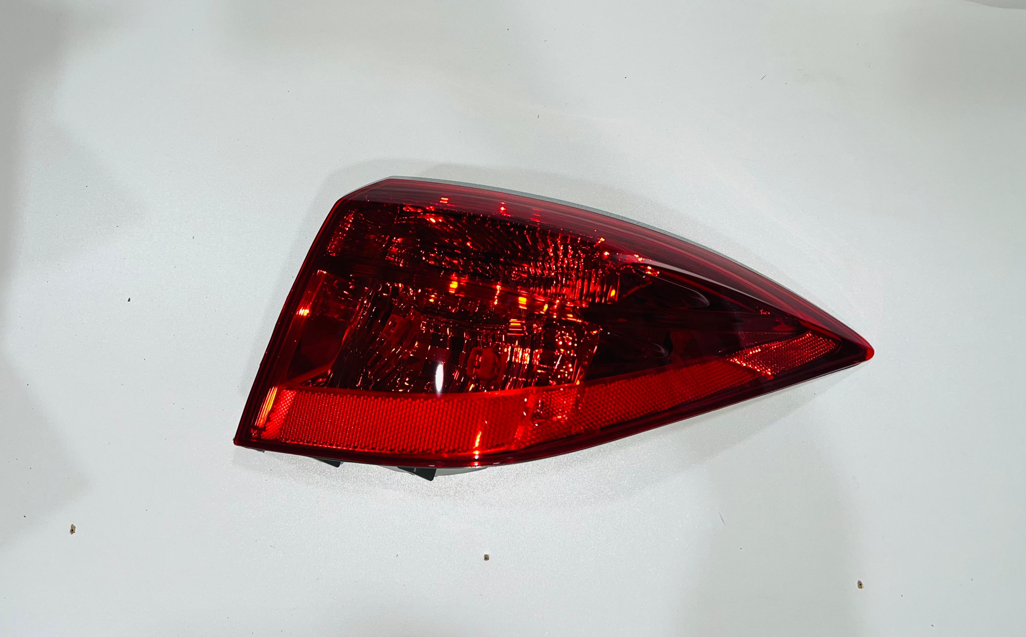 ФОНАРЬ В КРЫЛО COROLLA 17-19 RH SE