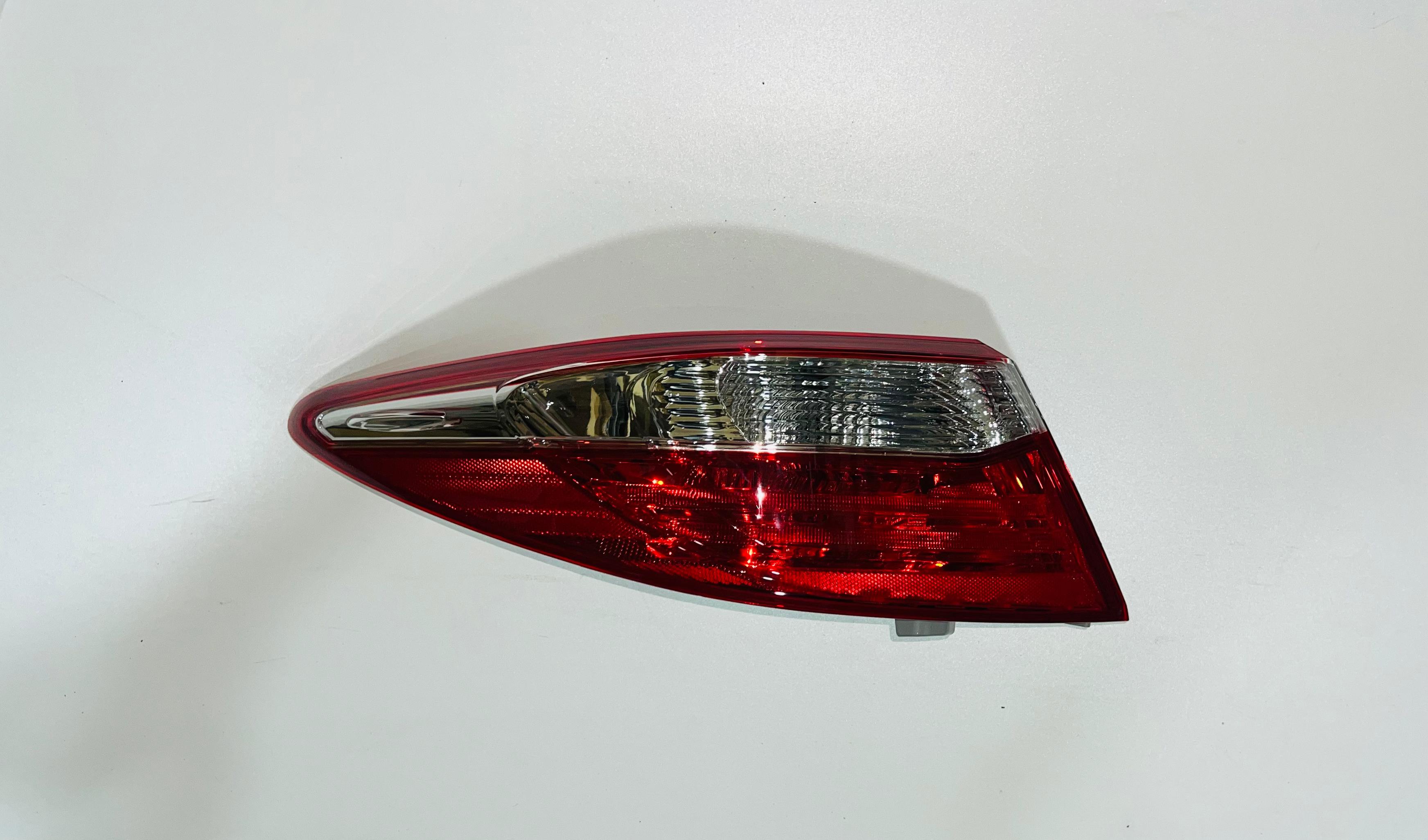 ЗАДНЯЯ ФОНАРЬ CAMRY 15-17 RH